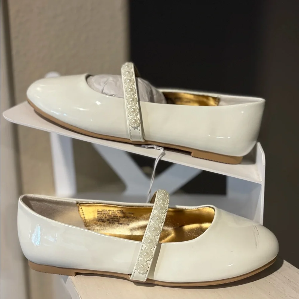 Kid's Brooke Ballet Flats Cat & Jack White Slip On Size 2 NEW